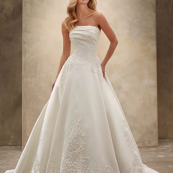 Demetrios Dresses & Skirts - Elegant Strapless White Wedding Dress